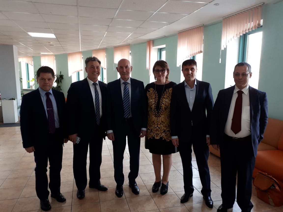 В рамках совместной программы по развитию борьбы САМБО между БФ «Достойно есть» и БФ «ДАРФОНД» прошла встреча чемпиона Мира